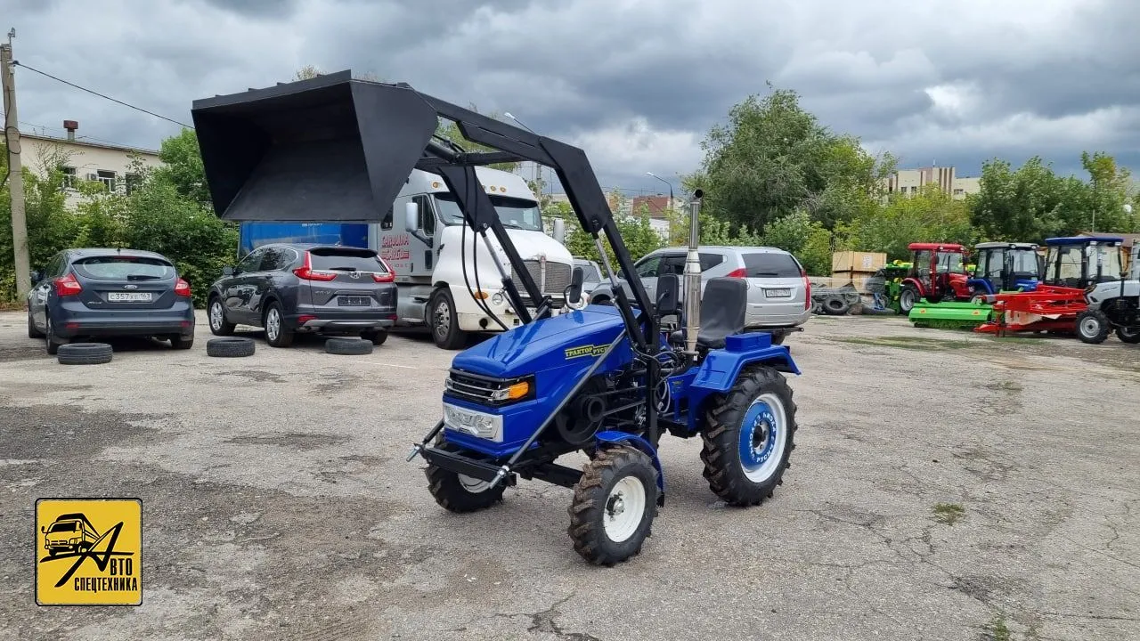 Минитрактор Русич Т-21 с фронтальным погрузчиком